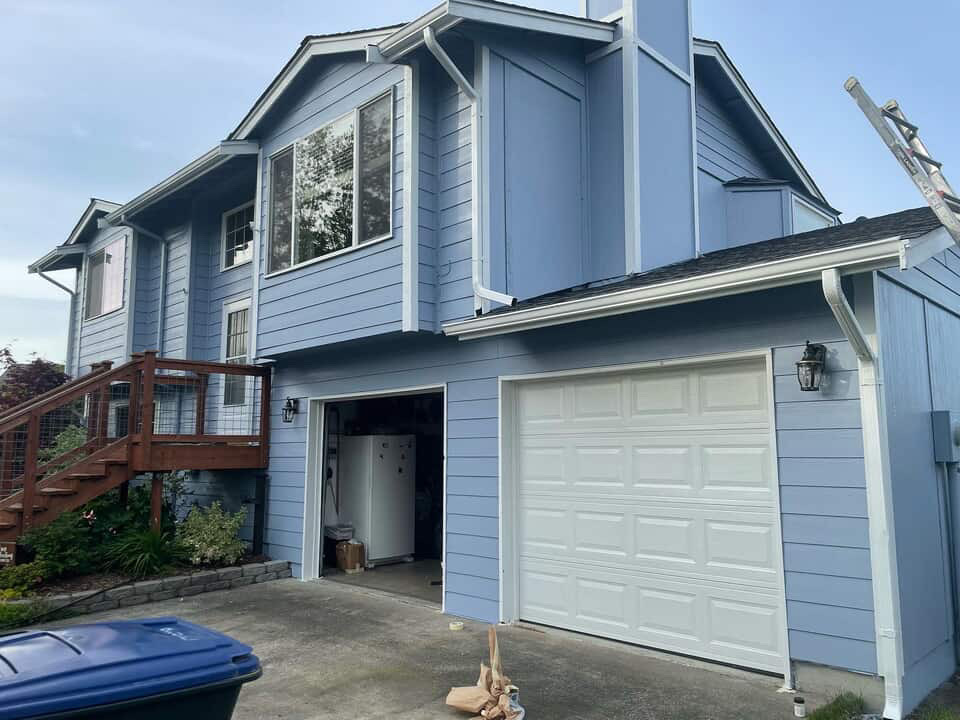 Blue Siding Repaint by GR8 Paints & Epoxies